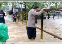 Hujan Lebat di Banjarbaru Membuat Sungai Kemuning Meluap: Polisi & Warga Bertindak Cepat!