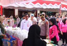 Incar Sembako Murah, Nurjanah Antusias Kunjungi Bazar di Mapolresta Banjarmasin