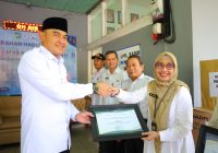 Apresiasi Pendengar Setia LPPL Radio Tuntung Pandang, Bupati Tala H. Rahmat Bagikan Hadiah di Kuis Bagarakan Sahur