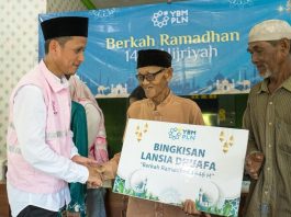 Sambut Idul Fitri 1446 H, YBM dan Srikandi PLN Bagikan Bingkisan Berkah Ramadhan ke Sejumlah Mustahik di Banjarbaru