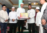 Bupati Banjar Serahkan Bantuan Ratusan Juta ke Sejumlah Yayasan Saat Safari Ramadhan Hari ke 12 di Dusun Liang Tauman