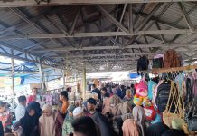 Jelang Idul Fitri, Pasar Awayan Diserbu Pembeli