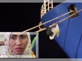 Ibu Bertaruh Nyawa! Janda Lima Anak Nekat Panjat Tali Kapal Demi Kehidupan Anak-anaknya