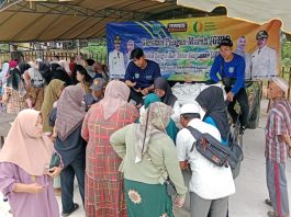 Tuti Antusias Kunjungi Pasar Murah yang Digelar oleh Pemkab Banjar