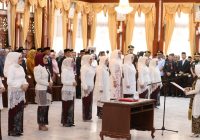 Hj. Fathul Jannah Muhidin Lantik Andi Irmayani Rudi Latif Sebagai Ketua Dekranasda Kabupaten Tanah Bumbu Periode 2025-2030
