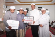 Safari Ramadhan ke 11, Bupati Banjar Serahkan Bantuan Ratusan Juta Rupiah dan Sembako ke Warga Desa Lok Baintan