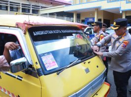 Kapolresta Banjarmasin Sosialisasikan Hotline 110 Polri dan Kampanye Mudik Aman Sambil Berbagi Takjil