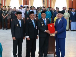 Terima SK dan Memori Jabatan, Bupati Batola H Bahrul Ilmi: Terima Kasih Pak Dinansyah