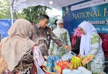 Dukung Pengembangan Perikanan Banua, Dislutkan Kalsel Bagikan Ikan Gratis di Pasar Wadai Ramadhan
