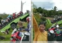 Truk Towing Angkut Puluhan Motor Terperosok di Jalan Bypass Banjarbaru-Batulicin