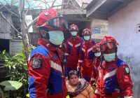 Petugas DPKP Banjar Evakuasi Warga Sakit Alami Obesitas ke RS