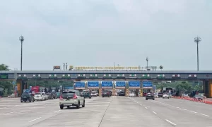 Gerbang tol Cikampek saat arus mudik Lebaran Idul Fitri 2025 terpantau lancar. (wartabanjar.com - Ist. Jasa Marga)
