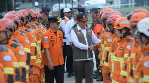 Kepala Badan Nasional Penanggulangan Bencana (BNPB) Letjen TNI Suharyanto melepas Tim INASAR ke Myanmar, Selasa. (wartabanjar.com - Istimewa)