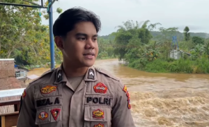 Kondisi air sungai di Riam Bajandik berarus deras dan dalam sehingga wisatawan diminta untuk tidak bermain air, Selasa. wartabanjar.com - Ist. Diskominfo)