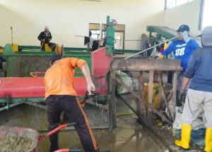 Salah satu lokasi pengolahan sampah yang dipantau Sekda Kota Banjarmasin, Ikhsan Budiman, Kamis. (wartabanjar.com - Ist. MC Bjm)