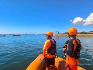 Pencarian korban jukung terbalik di Tanjung Benoa oleh Tim SAR gabungan. (Ist. via Kabarnusa.com0