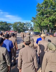 Apel pagi hari pertama masuk kerja setelah libur Idul Fitri digelar Satpol PP dan Damkar Kabupaten Tanah Laut, Selasa 8 April 2025. (wartabanjar.com - Ist. Satpol PP Tala)
