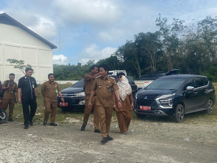 Bupati H Abdul Hadi memantau persiapan Expo Balangan 2025, Selasa 8 Aprill 2025. (wartabanjar.com - Alfi)