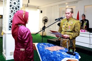 Bupati Andi Rudi Latif atau Bang Arul melantik Pj Sekda Tanah Bumbu, Selasa 8 April 2025. (wartabanjar.com - Rel)