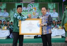 Berhasil Cegah Maladministrasi Desa, Bupati Balangan Terima Piagam Penghargaan Ombudsman RI