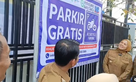 14042025_Peluncuran layanan parkir gratis di seluruh Puskesmas di Banjarmasin oleh Wali Kota HM Yamin didamping Wawali Hj Ananda, Senin. (wartabanjar.com - Ist. ) Peluncuran layanan parkir gratis di seluruh Puskesmas di Banjarmasin oleh Wali Kota HM Yamin didamping Wawali Hj Ananda, Senin. (wartabanjar.com - Ist. )