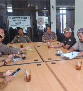 Warga Sarang Halang Desak Pemkab Tala Tutup Warung Jablay, Pemilik Lahan Janji Jualan Sembako