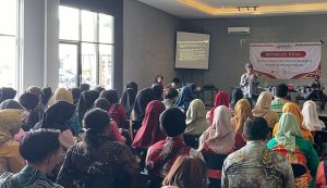 Anggota PTPS Kecamatan Banjarbaru Utara mengikuti Bimtek menjelang PSU. (wartabanjar.com - Ikhsan Nor Rizky)