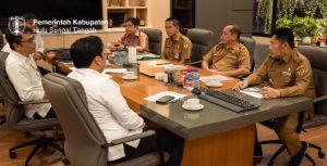 Bupati HST Samsul Rizal bertemu dengan Dirjen Bina Marga Kementerian PU, Roy Rizali Awar, di Jakarta. (wartabanjar.com - Istimewa)