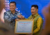 Bupati HST Terima Penghargaan Pelayanan Publik dan Akuntabilitas Kinerja dari KemenPANRB