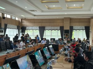 Perawakilan massa yang tergabung dalam Sakutu menyampaikan aspirasi di DPRD Kalsel, Kamis. (wartabanjar.com - Ist. Iqnatius Aprianus)