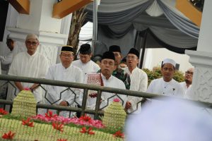 Wabup Batola Herman Susilo menghadiri haul ke-10 H Sulaiman HB pada 26 Februari 2025. (wartabanjar.com - Ist. Humas)
