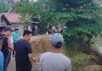 Langsung ke Lokasi, Bupati Bang Rizal Instruksikan PUPR Segera Tangani Jalan Longsor Desa Awang Baru
