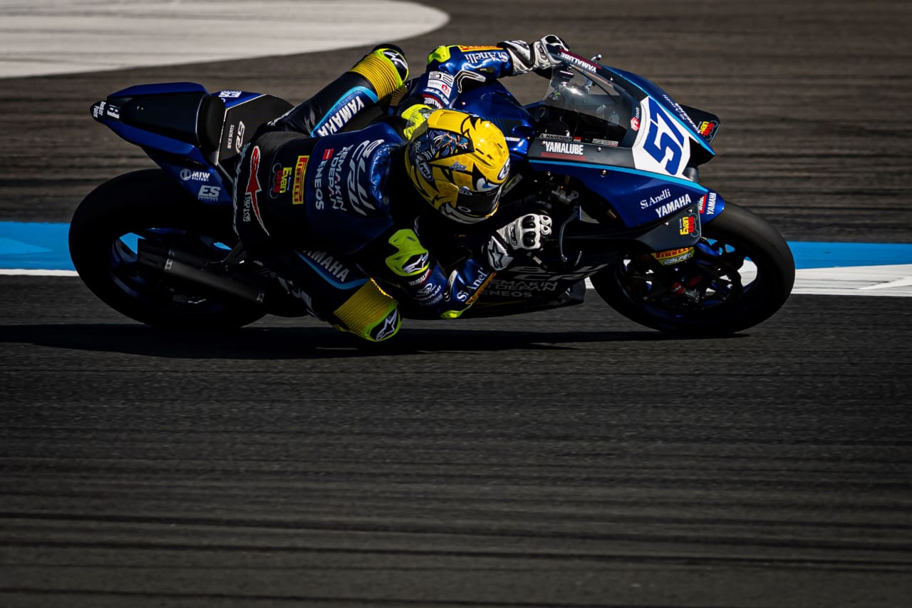 Pembalap binaan Yamaha Racing Indonesia, Aldi Saya Mahendra berhasil capai target 10 besar. (wartabanjar.com - Istimewa)