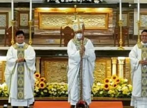 Kardinal Luis Antonio Tagle (tengah). (Istimewa-IG)