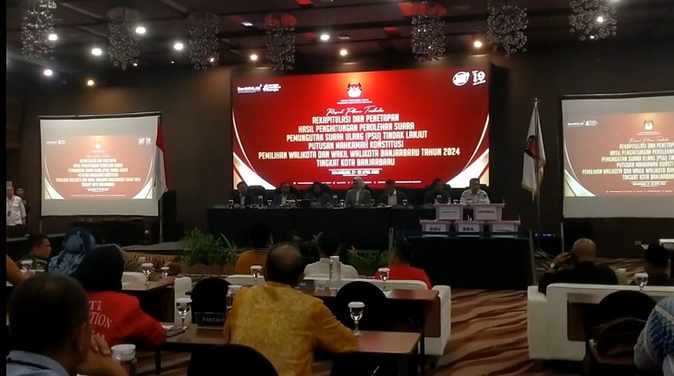 Rapat pleno terbuka rekaptulasi dan penetapan perolehan suara PSU Banjarbaru tingkat Kota, Senin 21 April 2025 malam. (wartabanjar.com - Ikhsan Nur Rizky)