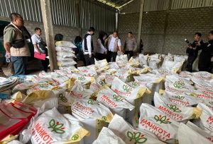 Gudang pupuk di Jalan Trikora, Banjarbaru, digerebek Polda Kalsel. (wartabanjar.com - Ist. Humas)