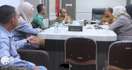 Wakil Bupati HST, H Gusti Rosyadi Elmi menerima kunjungan kerja KPID Provinsi Kalsel. (wartabanjar.com - Ist. MC HST)