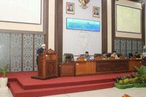 Wabup Habib Idrus Al Habsyi menyampaikan Raperda dalam rapat paripurna DPRD Kabupaten Banjar, Kamis. (wartabanjar.com - Ist. DKISP)