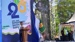 Pj Wali Kota Subhan Noor Yaumil, menyampaikan pidato saat peringatan Hari Jadi ke-26 Banjarbaru, Jumat 26 April 2025. (wartabanjar.com - Ikhsan)