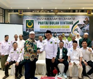 HM Zairullah Azhar (kanan) menjadi kandidat kuat ketua DPW PBB Kalimantan Selatan. (wartabanjar.com - Iqnatius Aprianus)