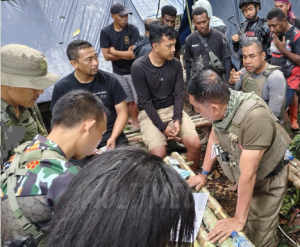 Pencarian Iptu Tomi Samuel Marbun yang hilang dalam tugas di Papua. (wartabanjar.com - Ist. Div. Humas)