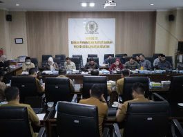 Dinas PUPR Kalsel Turut Kupas Materi LKPj TA 2024 dengan Pansus III Kupas Materi