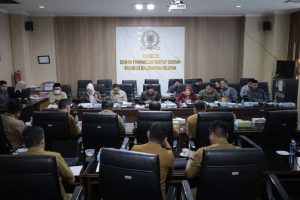 RDP Pansus III dengan jajaran Dinas PUPR Kalsel membahas LKPj 2025
