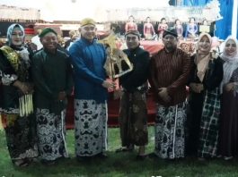 Bupati Tala Tekankan Pelestarian Budaya Lewat Wayang Kulit Semalam Suntuk di Desa Muara Kintap