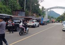 Personel Polsek Jaro Jaga Kelancaran Lalu Lintas Arus Balik Lebaran di Perbatasan Kalsel-Kaltim