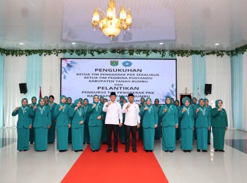 Pengukuhan Ketua dan Pengurus TP PKK Tanah Bumbu 2025-2030, Bupati : PKK dan Posyandu Ikut Bangun Daerah
