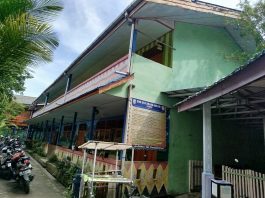 Siswa SDN Karang Mekar 1 Terpaksa Bertahan di Sekolah Miring