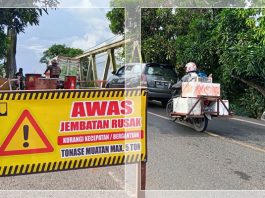 Nyaris Ambruk! Jembatan Utama di Bati-Bati Retak Dihantam Truk Kontainer, Angkutan Berat Dilarang Melintas