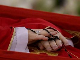 Jenazah Paus Fransiskus Dibawa ke Basilika Santo Petrus Sebelum Dimakamkan