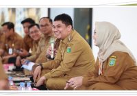 Renovasi Kantor Bupati Tak Halangi Koordinasi, Bang Arul Gelar Rapat Camat di Alam Terbuka